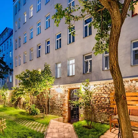 Best Western Plus Celebrity Suites