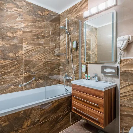 Best Western Plus Celebrity Suites