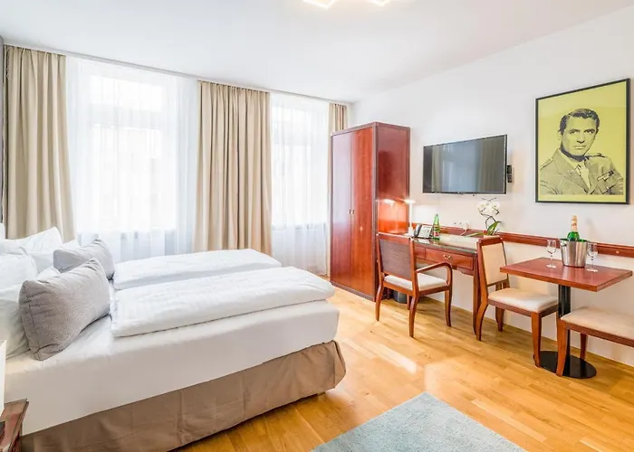 Western Celebrity Apartahotel