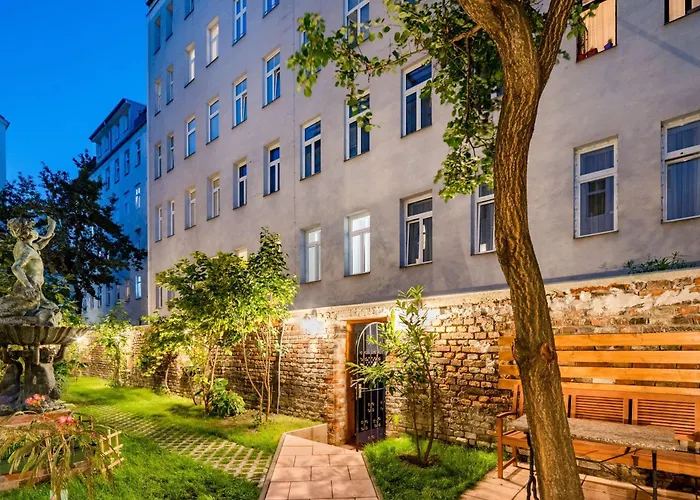 Apartahotel Western Celebrity 4*